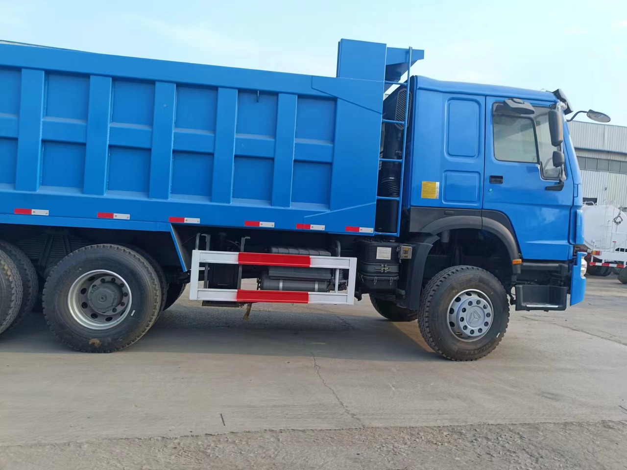 HOWO 371 6X4 - Istovarivač: slika 1 HOWO 371 6X4 - Istovarivač: slika 1