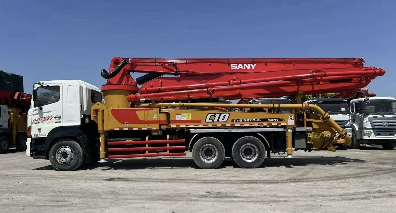 Hino Sany on chassis - Auto pumpa za beton: slika 4 Hino Sany on chassis - Auto pumpa za beton: slika 4