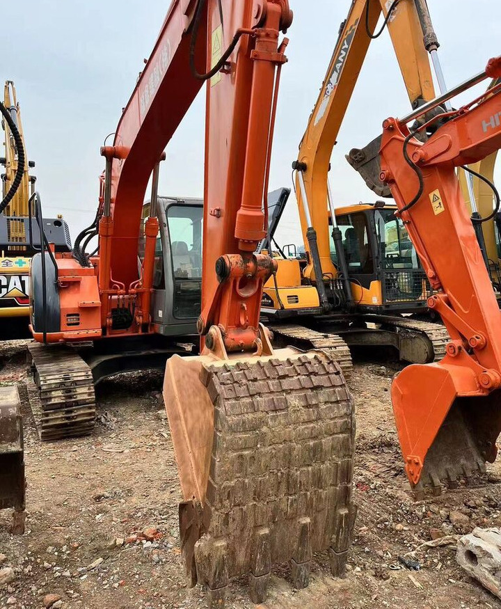 Hitachi ZX135 - Bager guseničar: slika 1 Hitachi ZX135 - Bager guseničar: slika 1