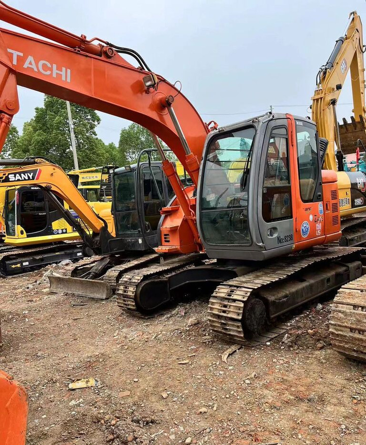 Hitachi ZX135 - Bager guseničar: slika 2 Hitachi ZX135 - Bager guseničar: slika 2