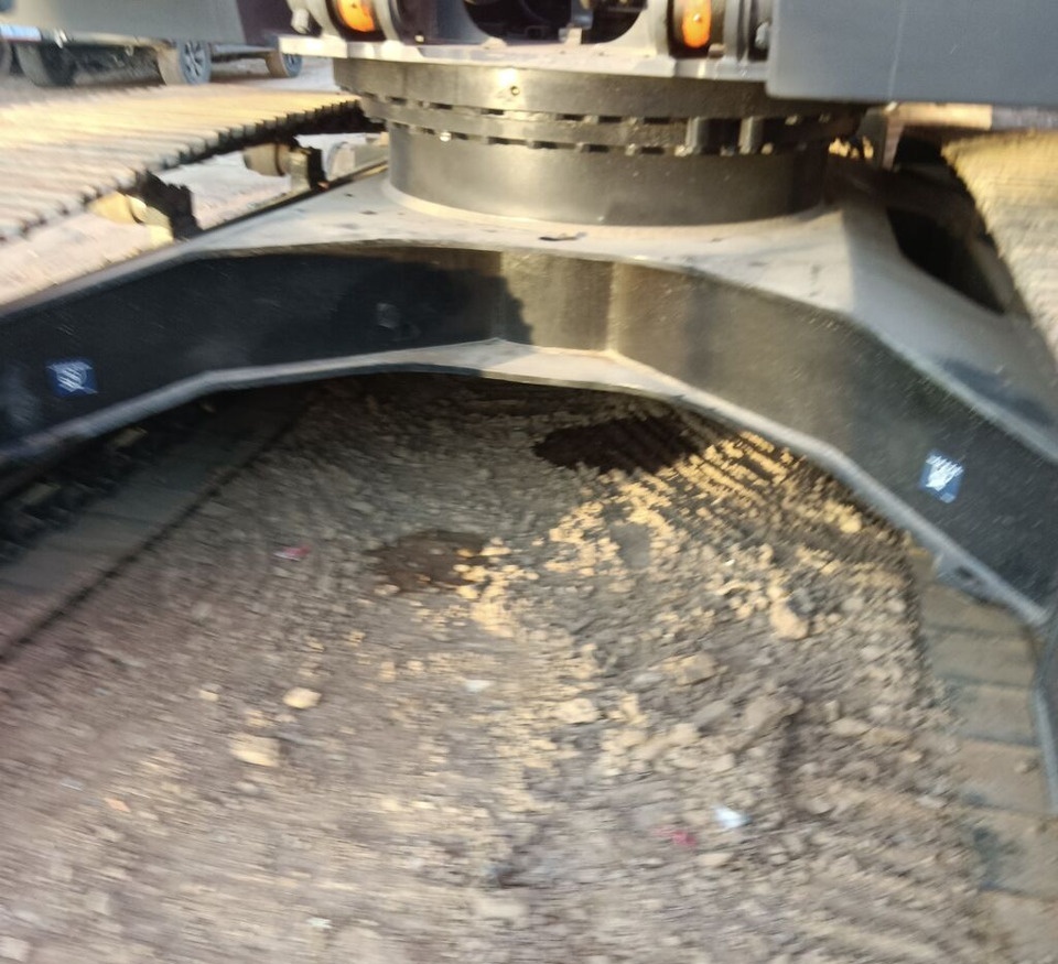 Hitachi ZX240 - Bager guseničar: slika 2 Hitachi ZX240 - Bager guseničar: slika 2