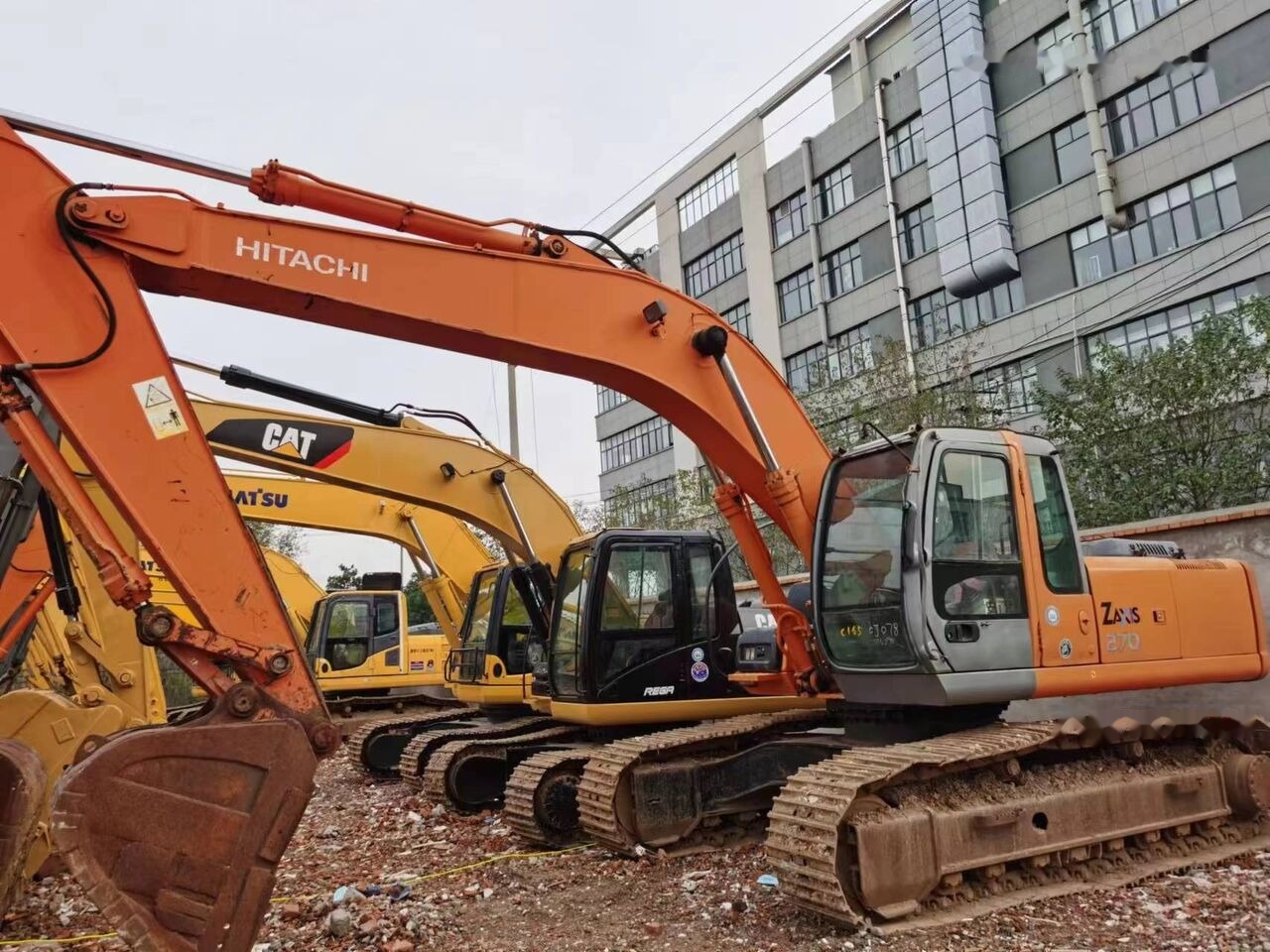 Hitachi ZX270 - Bager guseničar: slika 3 Hitachi ZX270 - Bager guseničar: slika 3