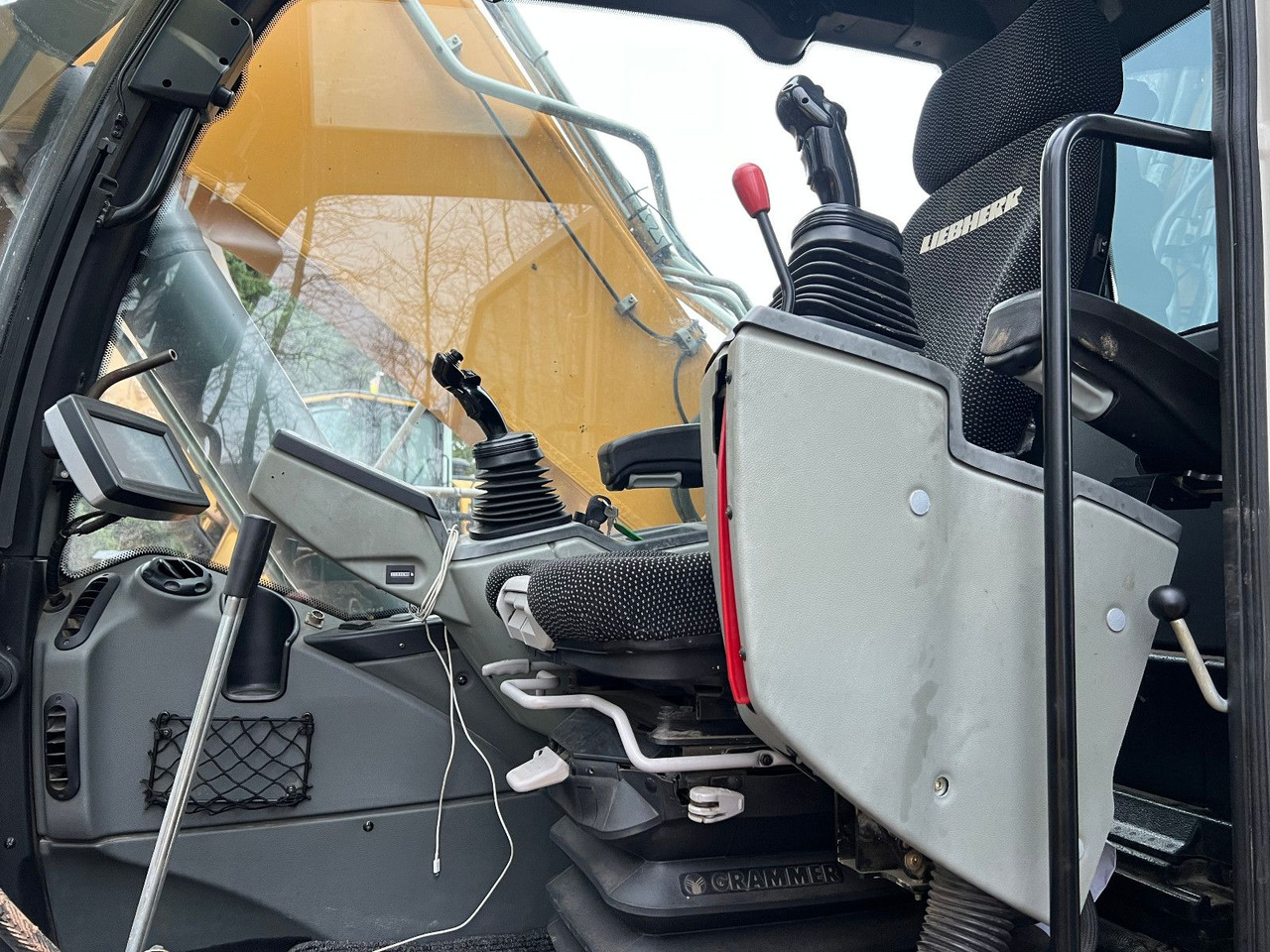 Liebherr R 926 Powertilt - Bager guseničar: slika 3 Liebherr R 926 Powertilt - Bager guseničar: slika 3