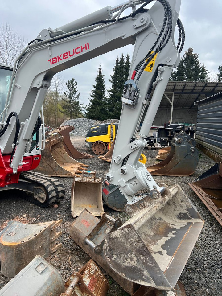 Takeuchi TB 240 DPF V4 - Mini bager: slika 2 Takeuchi TB 240 DPF V4 - Mini bager: slika 2