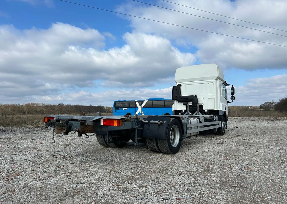 DAF CF75.310 - Kamion sa golom šasijom i zatvorenom kabinom: slika 3 DAF CF75.310 - Kamion sa golom šasijom i zatvorenom kabinom: slika 3