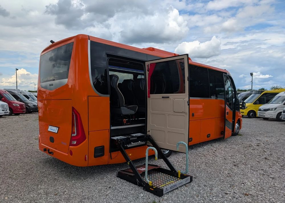 Iveco Daily - Minibus, Putnički kombi: slika 1 Iveco Daily - Minibus, Putnički kombi: slika 1