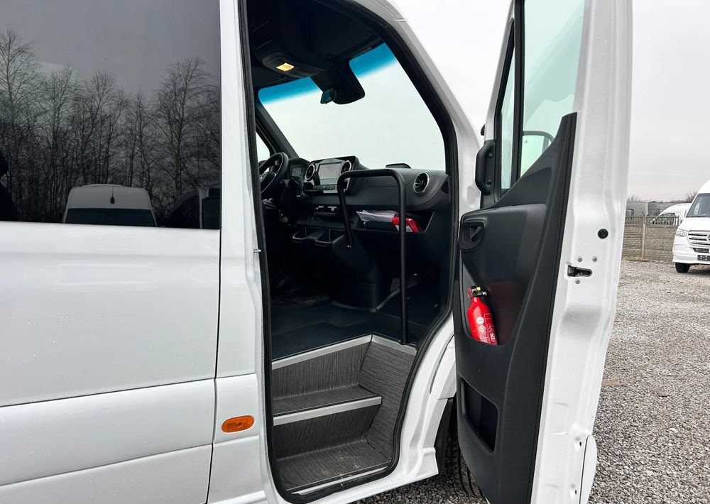 Minibus, Putnički kombi novi Mercedes-Benz Sprinter 517: slika 12