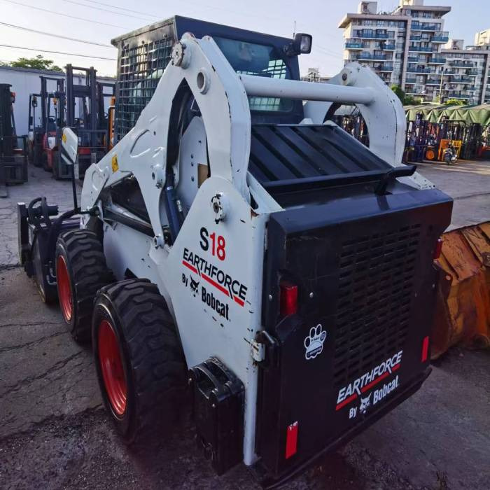 BOBCAT S18 - Mini utovarivač: slika 2 BOBCAT S18 - Mini utovarivač: slika 2