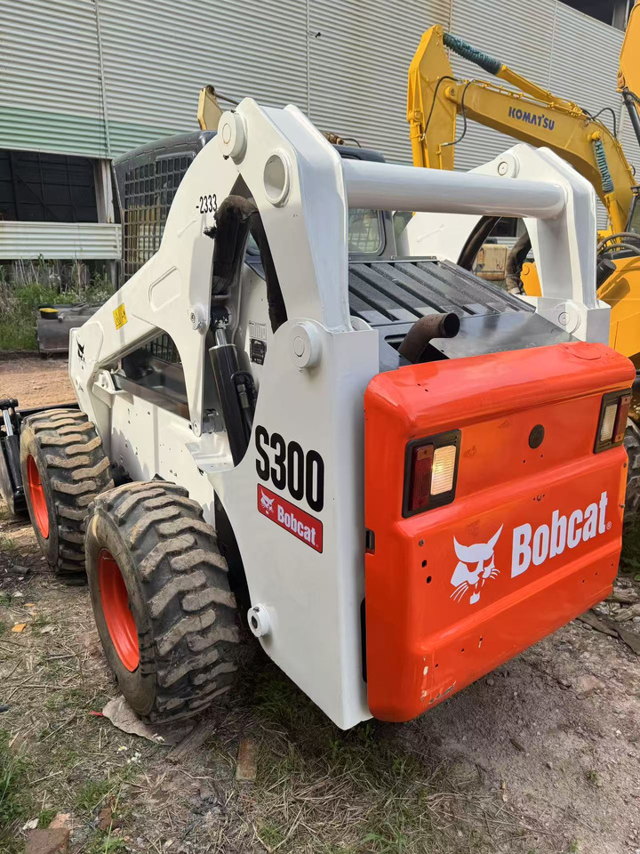 BOBCAT S300 - Mini utovarivač: slika 1 BOBCAT S300 - Mini utovarivač: slika 1