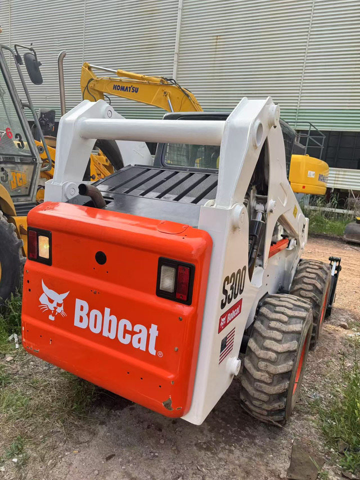 BOBCAT S300 - Mini utovarivač: slika 2 BOBCAT S300 - Mini utovarivač: slika 2