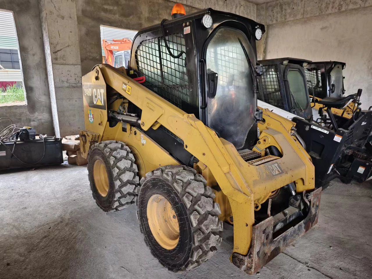 CATERPILLAR 246D - Mini utovarivač: slika 2 CATERPILLAR 246D - Mini utovarivač: slika 2
