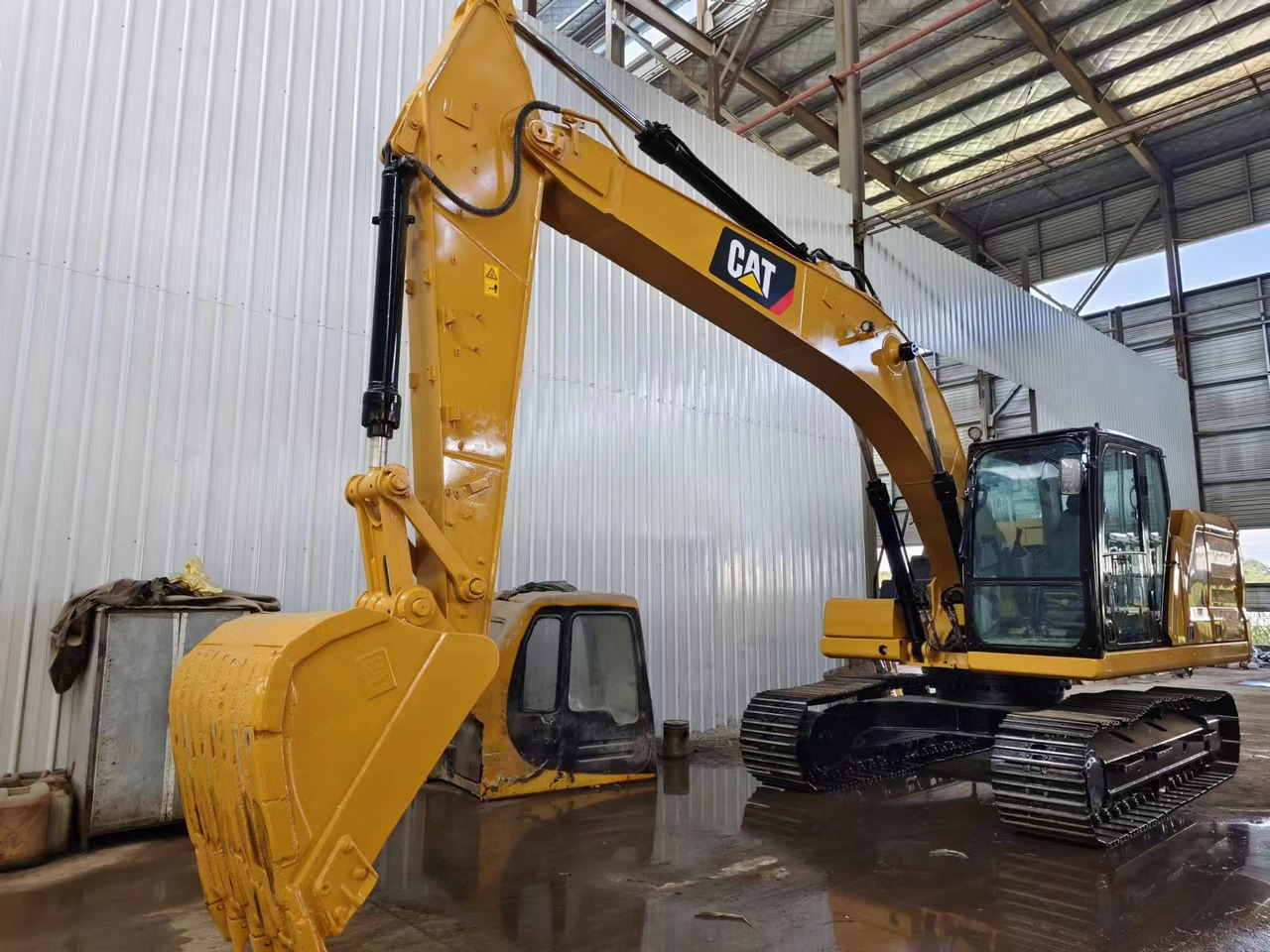 Bager guseničar CATERPILLAR 320GC: slika 8