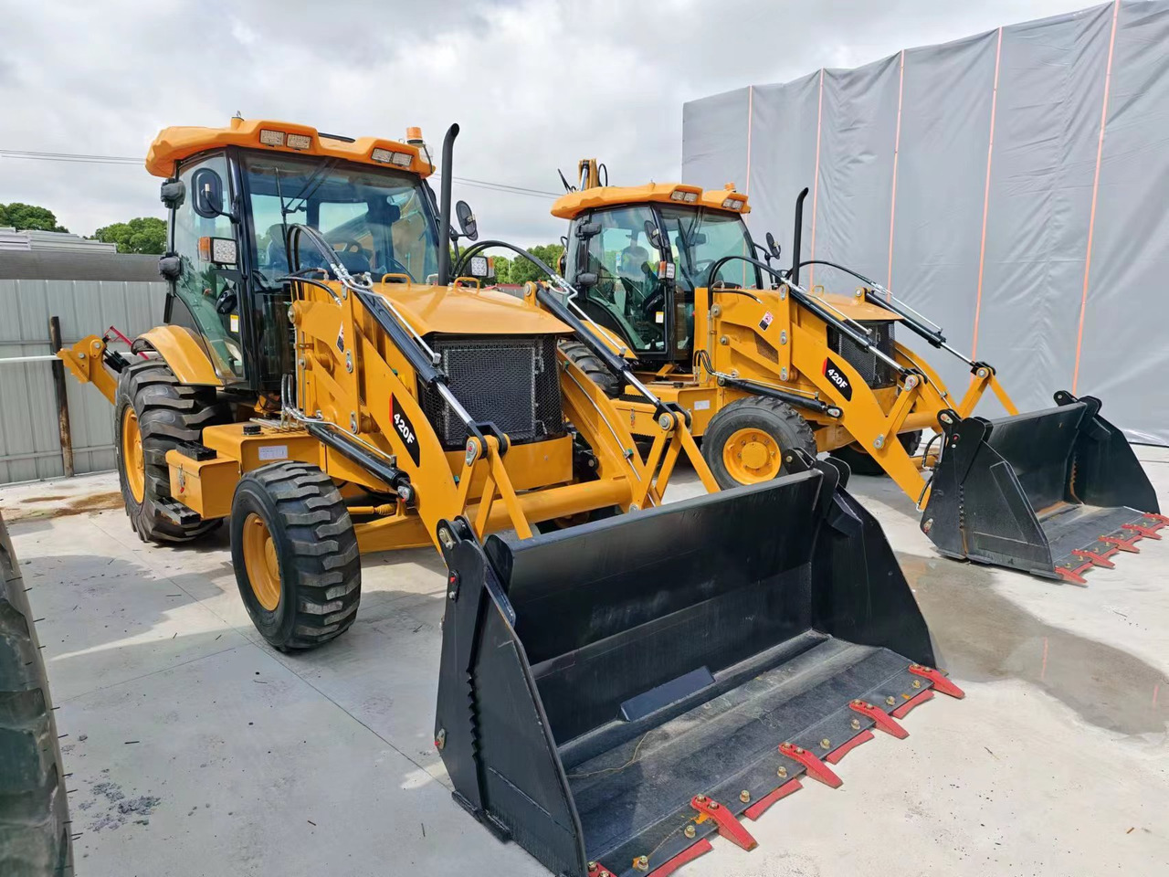 CATERPILLAR 420F - Bager utovarivač: slika 3 CATERPILLAR 420F - Bager utovarivač: slika 3