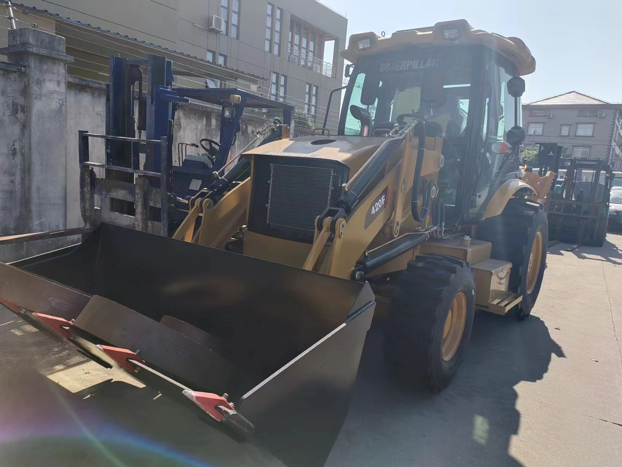 CATERPILLAR 420F - Bager utovarivač: slika 4 CATERPILLAR 420F - Bager utovarivač: slika 4