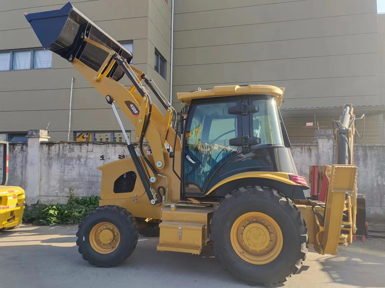 CATERPILLAR 420F - Bager utovarivač: slika 2 CATERPILLAR 420F - Bager utovarivač: slika 2