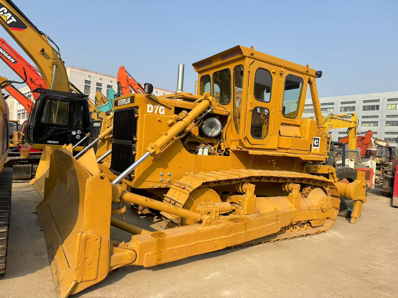 CATERPILLAR D7G - Buldožer: slika 1 CATERPILLAR D7G - Buldožer: slika 1