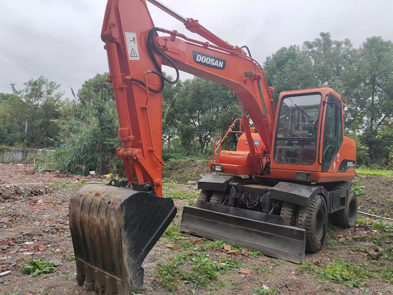 DOOSAN DH150W-7 - Bager točkaš: slika 2 DOOSAN DH150W-7 - Bager točkaš: slika 2