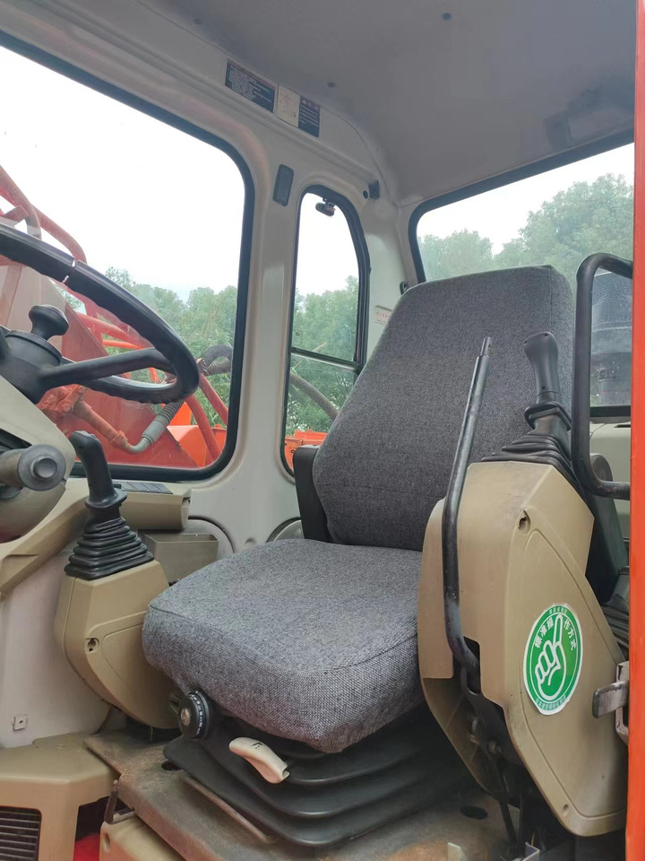 DOOSAN DH150W-7 - Bager točkaš: slika 4 DOOSAN DH150W-7 - Bager točkaš: slika 4