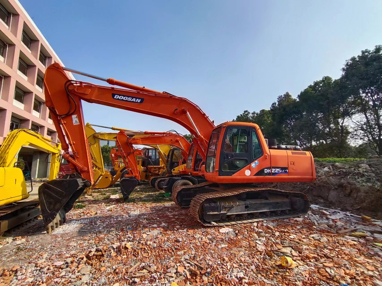 DOOSAN DH225LC-7 - Bager guseničar: slika 1 DOOSAN DH225LC-7 - Bager guseničar: slika 1