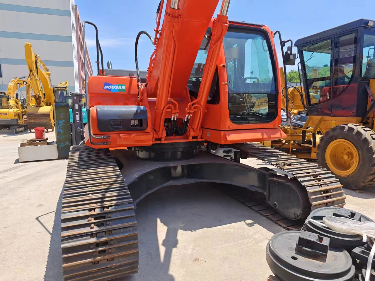 DOOSAN DX300LC-9C - Bager guseničar: slika 2 DOOSAN DX300LC-9C - Bager guseničar: slika 2