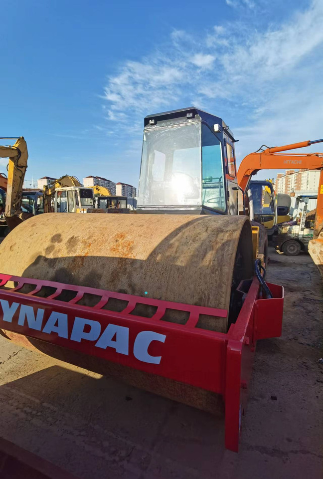 DYNAPAC CA30D - Kompaktor: slika 2 DYNAPAC CA30D - Kompaktor: slika 2