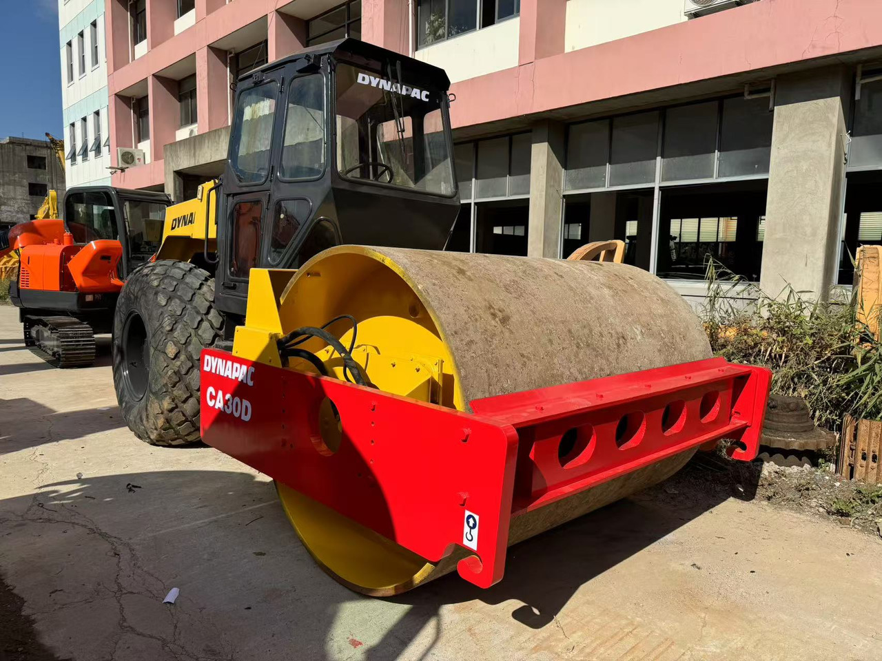 DYNAPAC CA30D - Kompaktor: slika 2 DYNAPAC CA30D - Kompaktor: slika 2