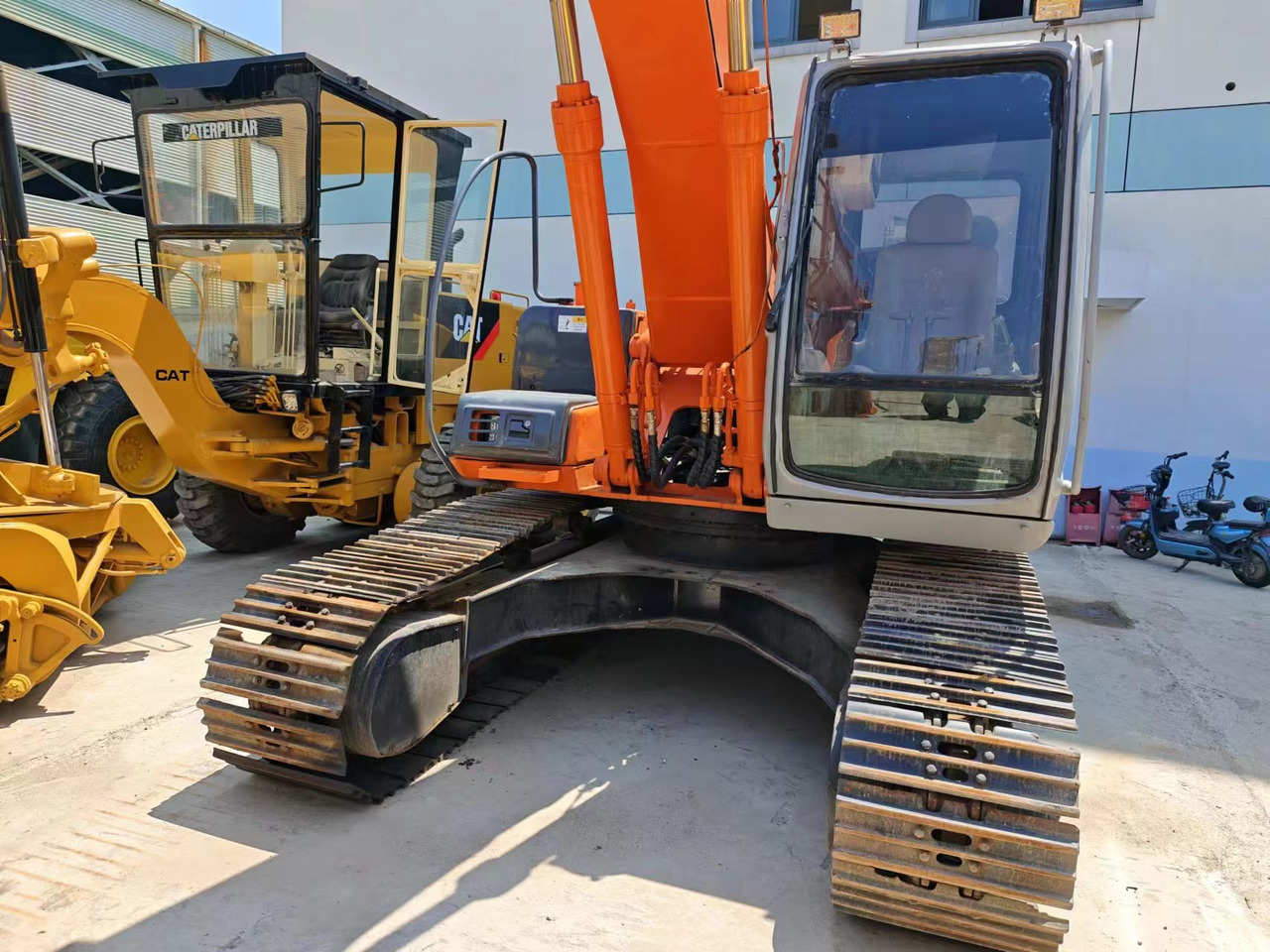 HITACHI EX200-5 - Bager guseničar: slika 3 HITACHI EX200-5 - Bager guseničar: slika 3