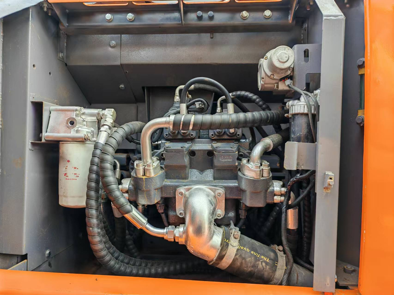 HITACHI ZX200 - Bager guseničar: slika 5 HITACHI ZX200 - Bager guseničar: slika 5