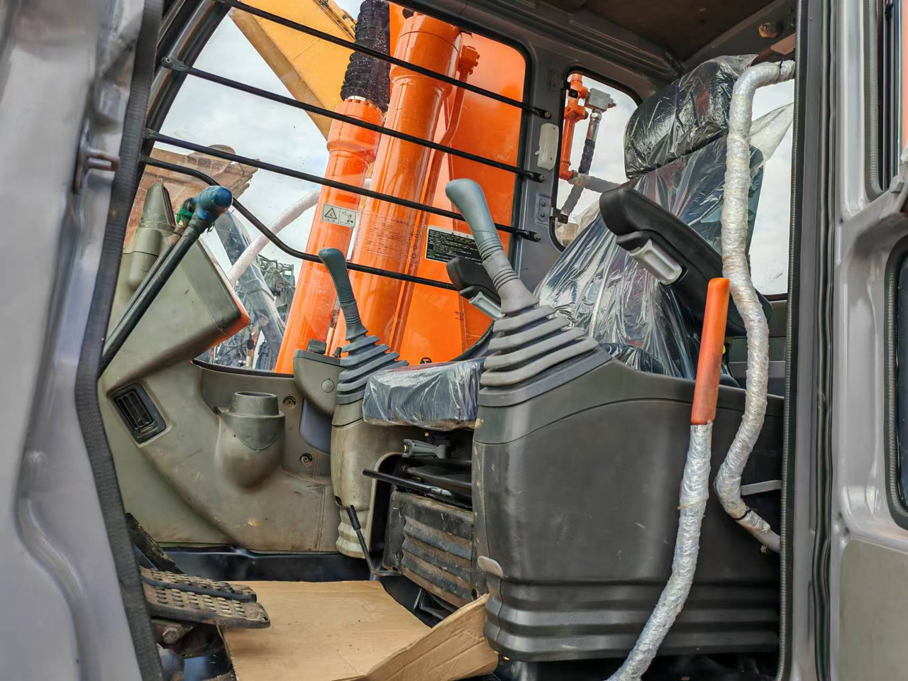 HITACHI ZX200 - Bager guseničar: slika 4 HITACHI ZX200 - Bager guseničar: slika 4