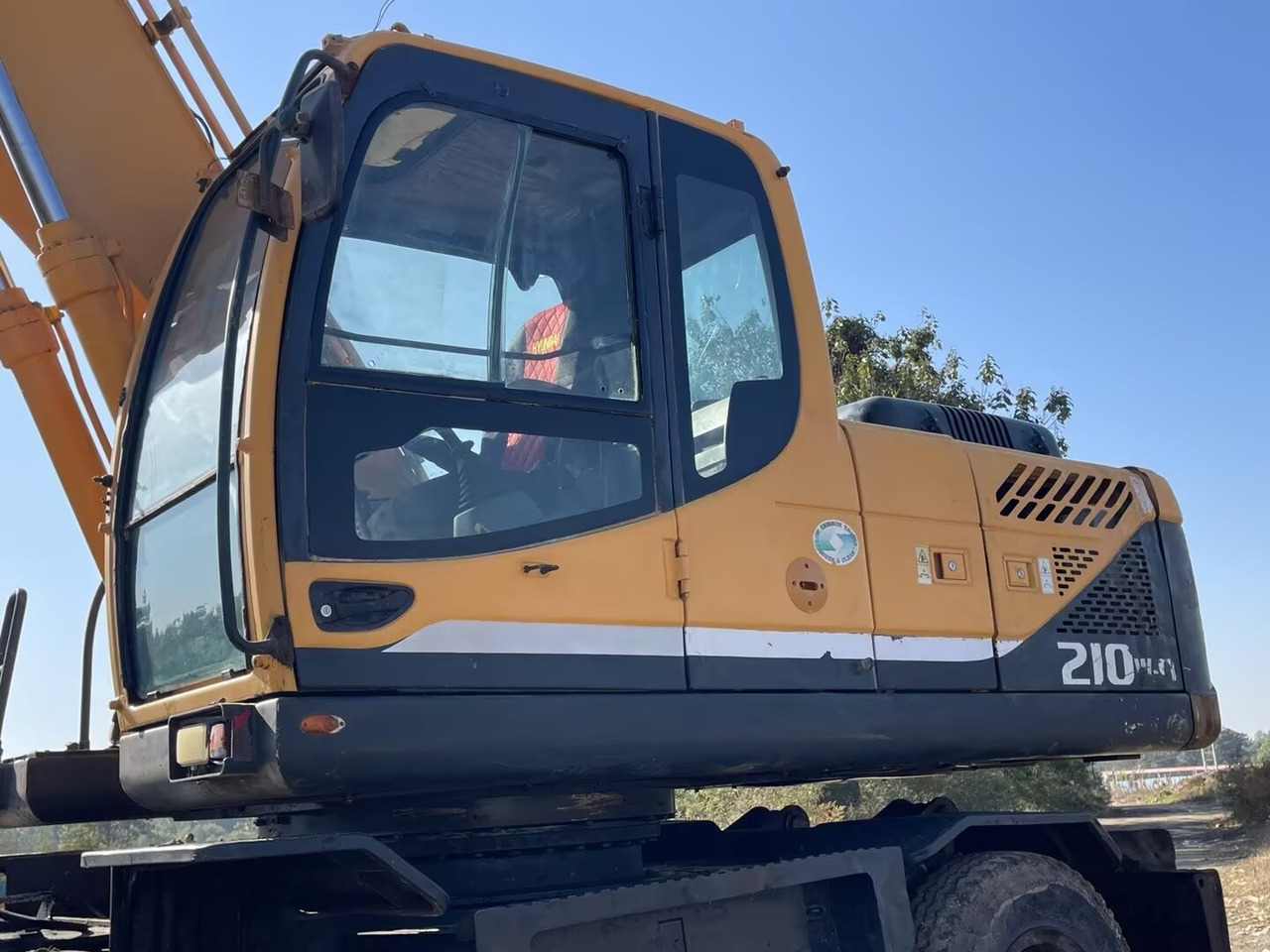 HYUNDAI 210W-9 - Bager točkaš: slika 4 HYUNDAI 210W-9 - Bager točkaš: slika 4