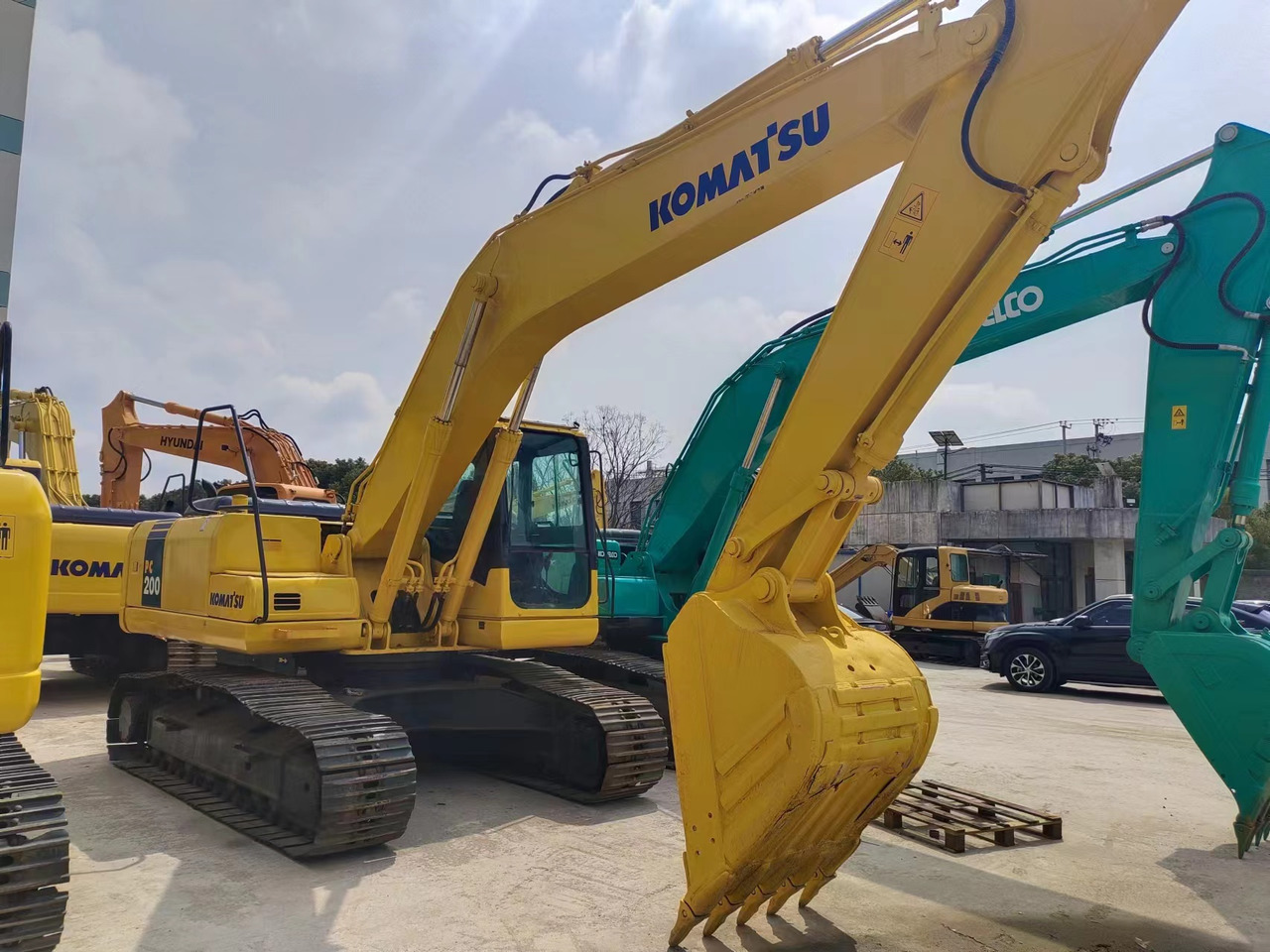 KOMATSU PC200-7 - Bager guseničar: slika 1 KOMATSU PC200-7 - Bager guseničar: slika 1
