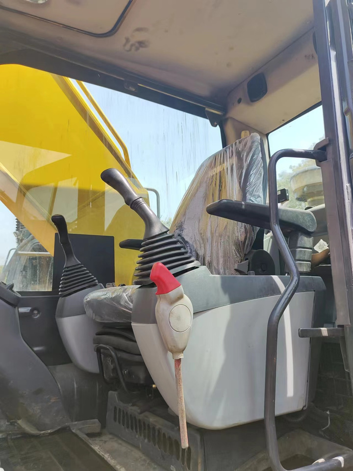 KOMATSU PC220-8 - Bager guseničar: slika 3 KOMATSU PC220-8 - Bager guseničar: slika 3