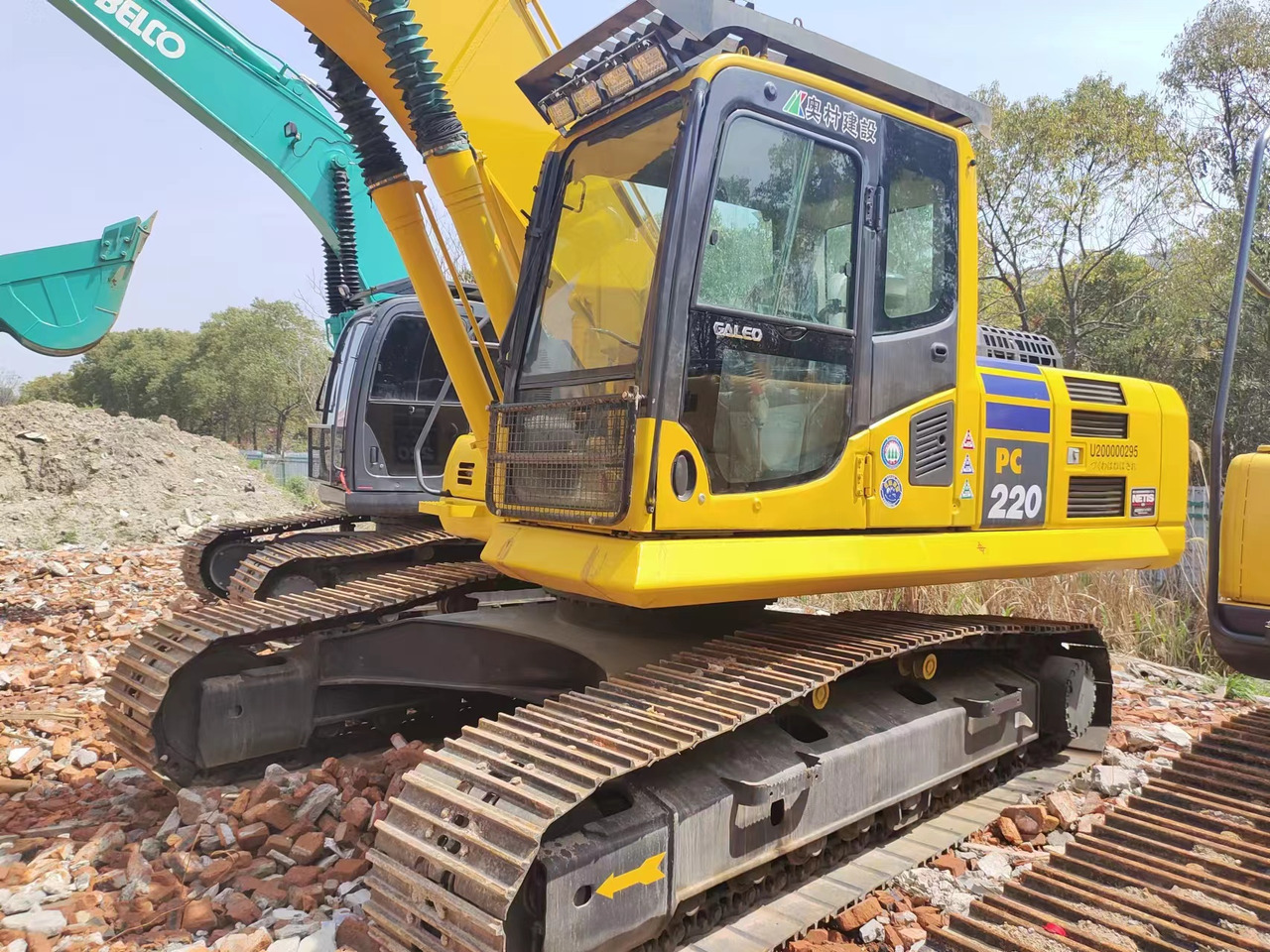 KOMATSU PC220-8 - Bager guseničar: slika 1 KOMATSU PC220-8 - Bager guseničar: slika 1
