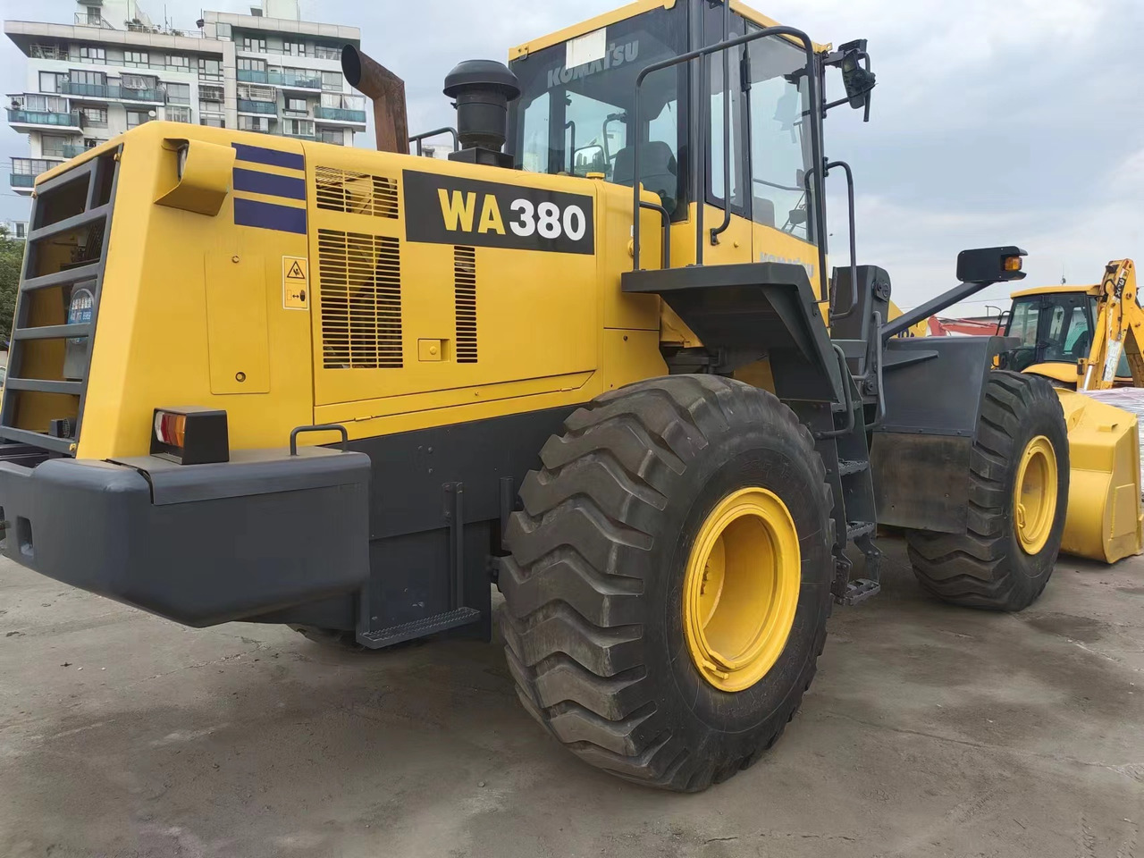 KOMATSU WA380-6 - Utovarivač točkaš: slika 1 KOMATSU WA380-6 - Utovarivač točkaš: slika 1
