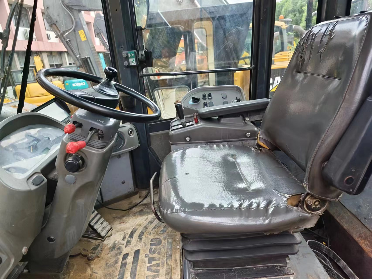 KOMATSU WA380-6 - Utovarivač točkaš: slika 4 KOMATSU WA380-6 - Utovarivač točkaš: slika 4