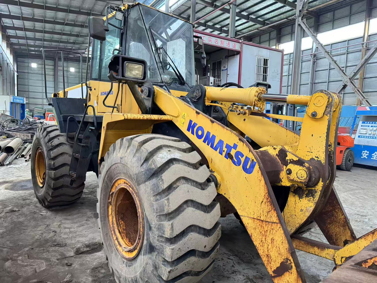 KOMATSU WA380Z-6 - Utovarivač točkaš: slika 4 KOMATSU WA380Z-6 - Utovarivač točkaš: slika 4