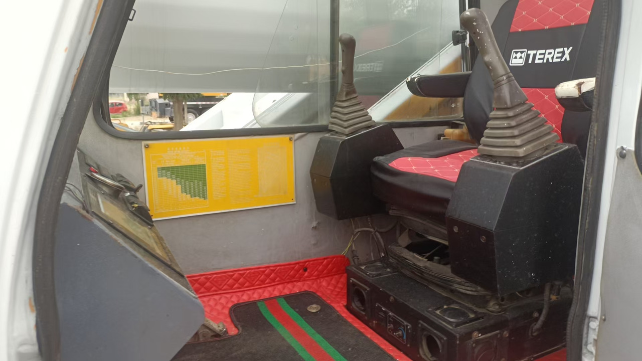 TEREX TTC070G 70ton - Pokretni kran: slika 4 TEREX TTC070G 70ton - Pokretni kran: slika 4
