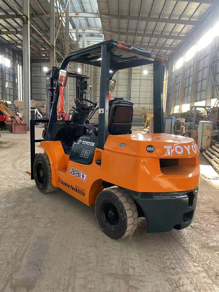 TOYOTA FD30 - Dizel viljuškar: slika 2 TOYOTA FD30 - Dizel viljuškar: slika 2