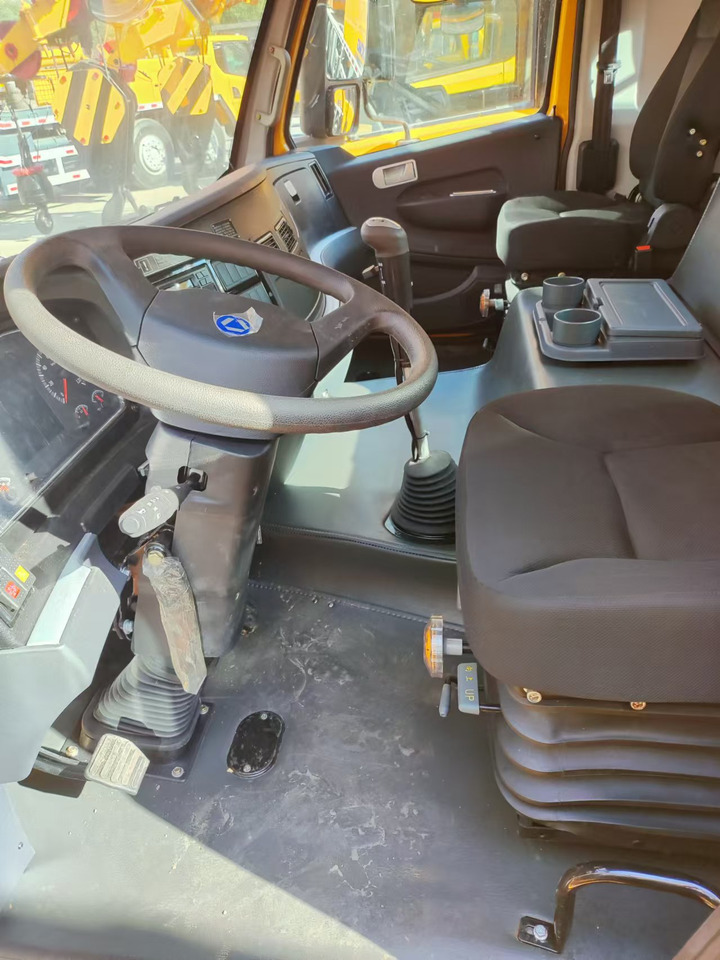 XCMG XCT25 mobile crane 25tons China made - Pokretni kran: slika 4 XCMG XCT25 mobile crane 25tons China made - Pokretni kran: slika 4