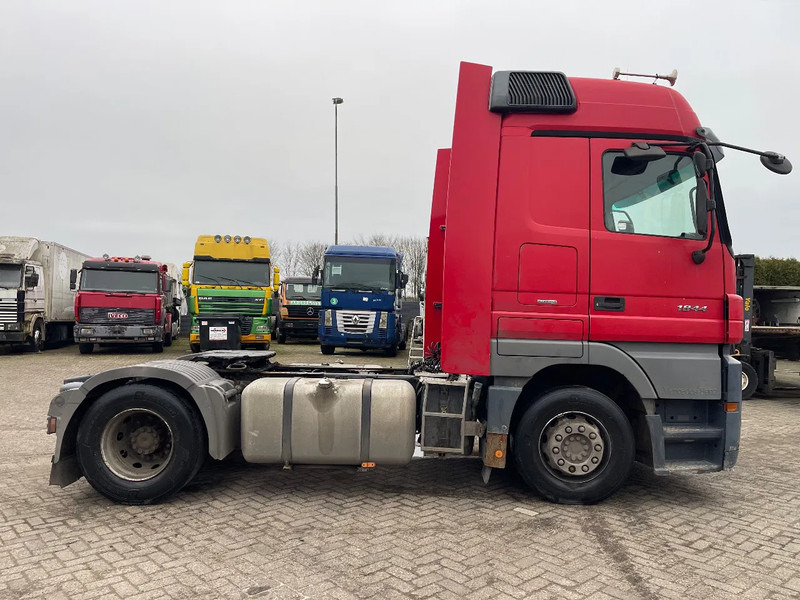Mercedes-Benz Actros 1844 3 pedals - Tegljač: slika 4 Mercedes-Benz Actros 1844 3 pedals - Tegljač: slika 4