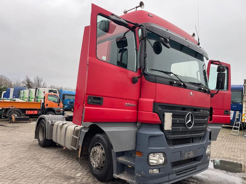 Mercedes-Benz Actros 1844 3 pedals - Tegljač: slika 1 Mercedes-Benz Actros 1844 3 pedals - Tegljač: slika 1