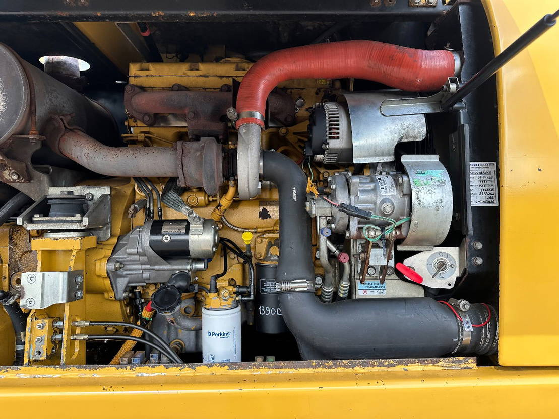 Bager točkaš Caterpillar M313D: slika 18