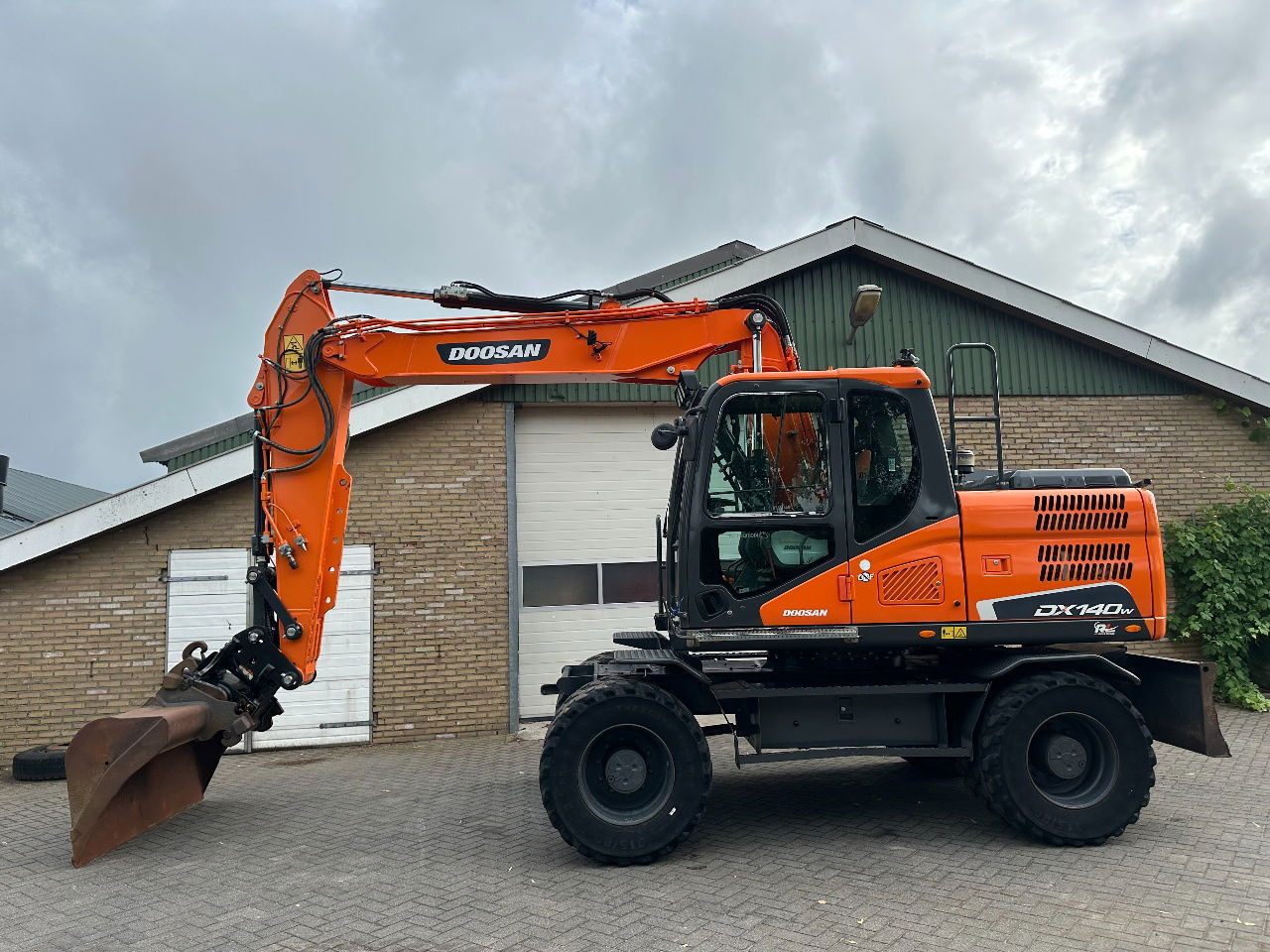 Doosan DX140W-5 - Bager točkaš: slika 1 Doosan DX140W-5 - Bager točkaš: slika 1
