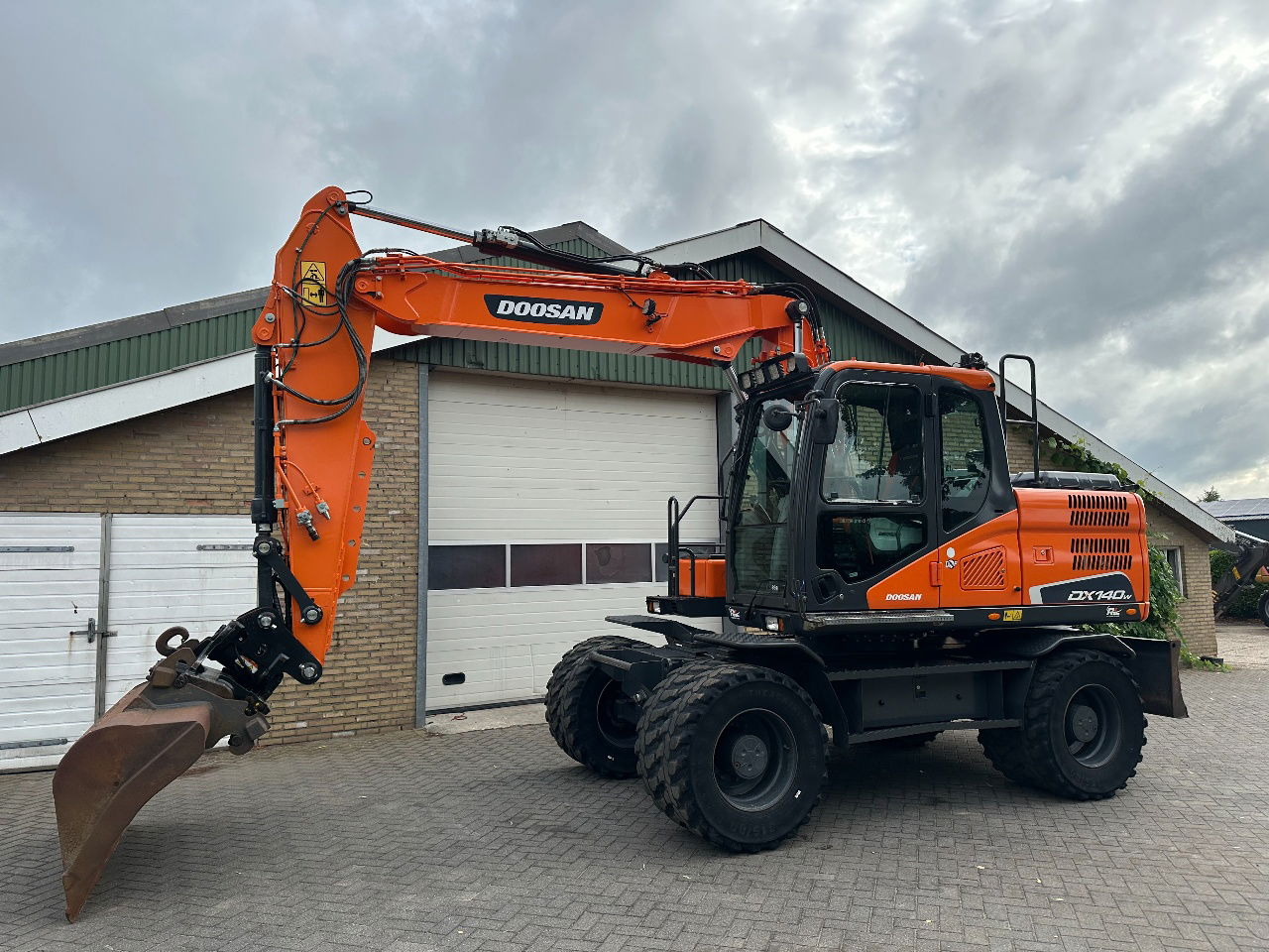 Doosan DX140W-5 - Bager točkaš: slika 2 Doosan DX140W-5 - Bager točkaš: slika 2