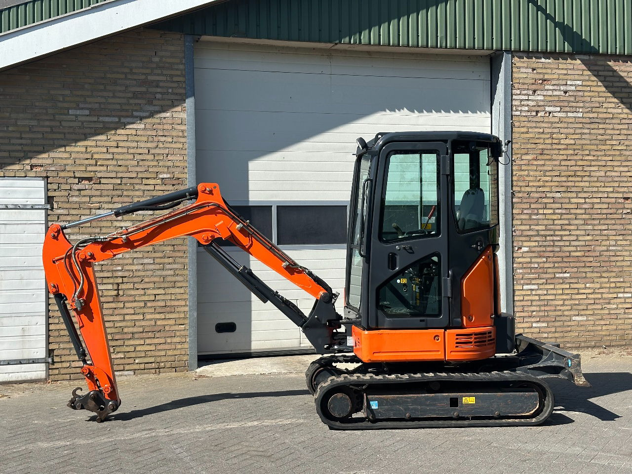 Hitachi ZX26U-6CR - Mini bager: slika 2 Hitachi ZX26U-6CR - Mini bager: slika 2