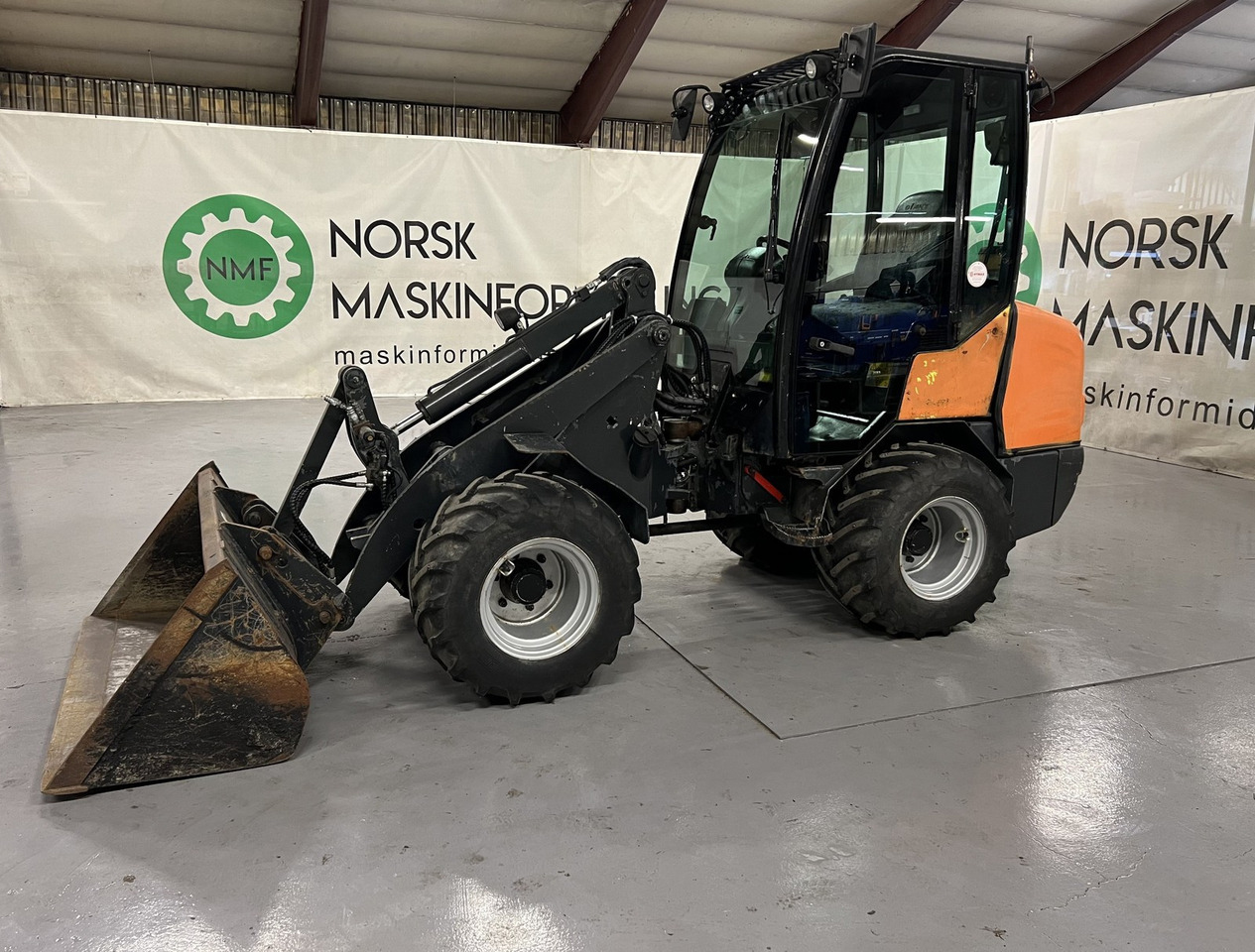 Giant V452T X-TRA HD - Utovarivač točkaš: slika 2 Giant V452T X-TRA HD - Utovarivač točkaš: slika 2