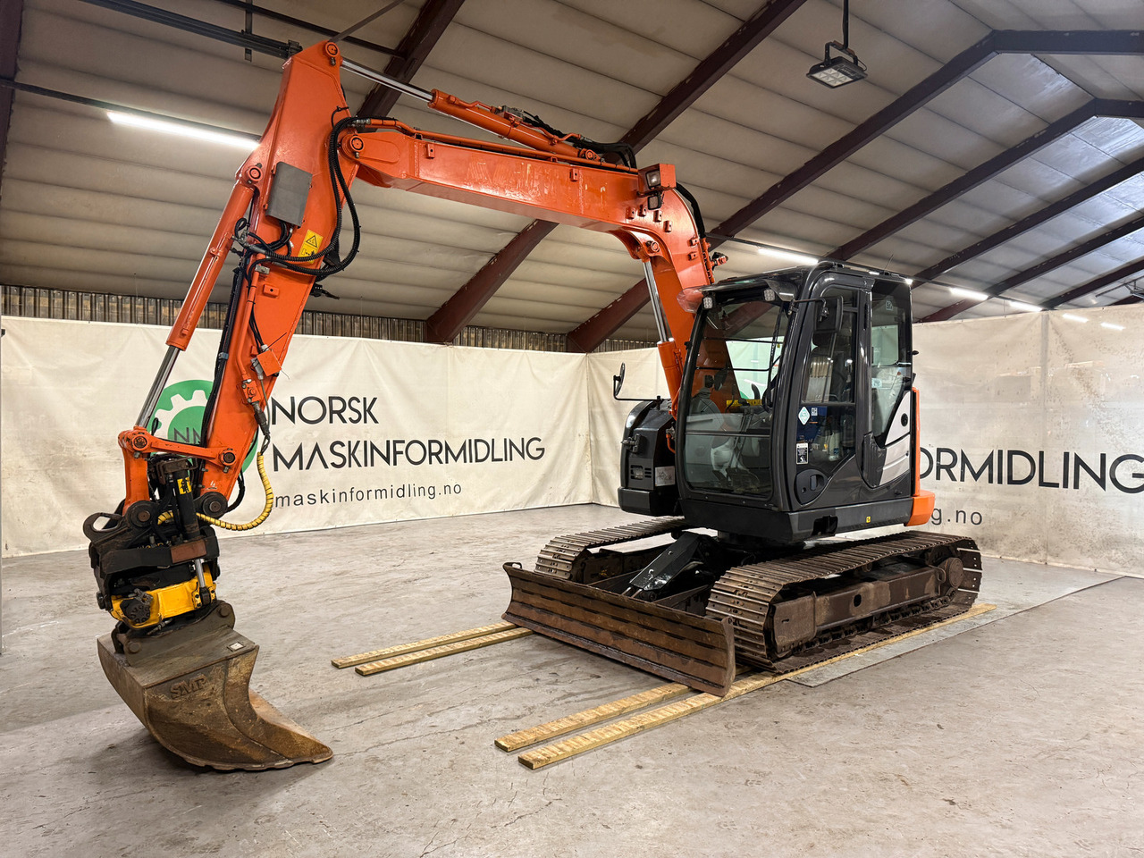 Hitachi ZX85US-5A - Mini bager: slika 1 Hitachi ZX85US-5A - Mini bager: slika 1