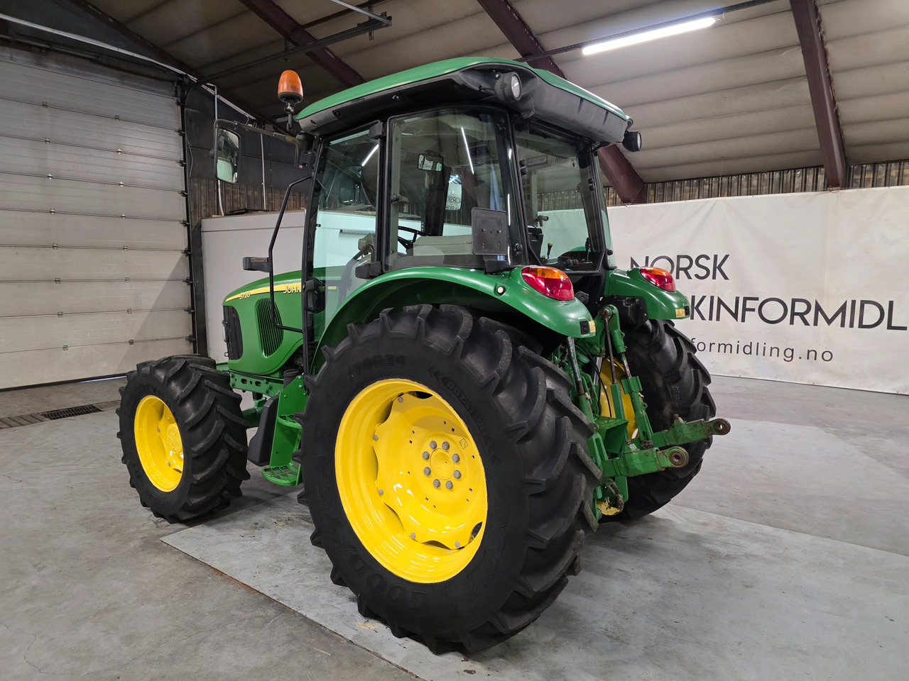 John Deere 5720 - Traktor: slika 4 John Deere 5720 - Traktor: slika 4