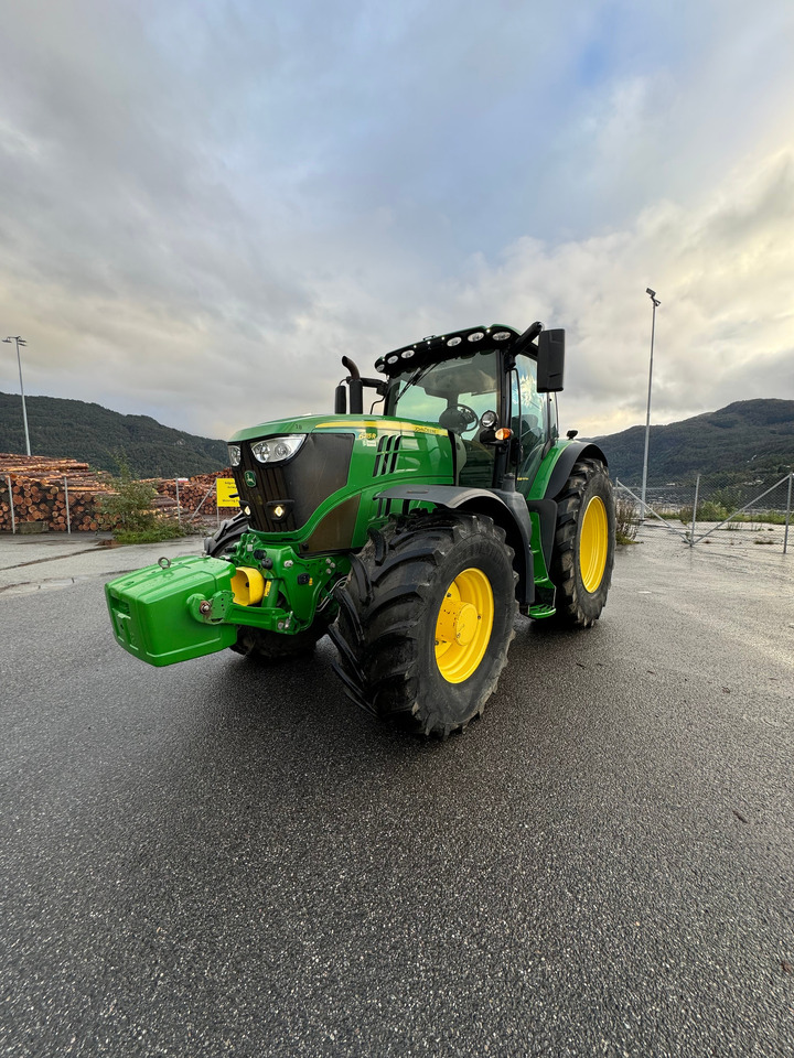 John Deere 6215R - Traktor: slika 2 John Deere 6215R - Traktor: slika 2