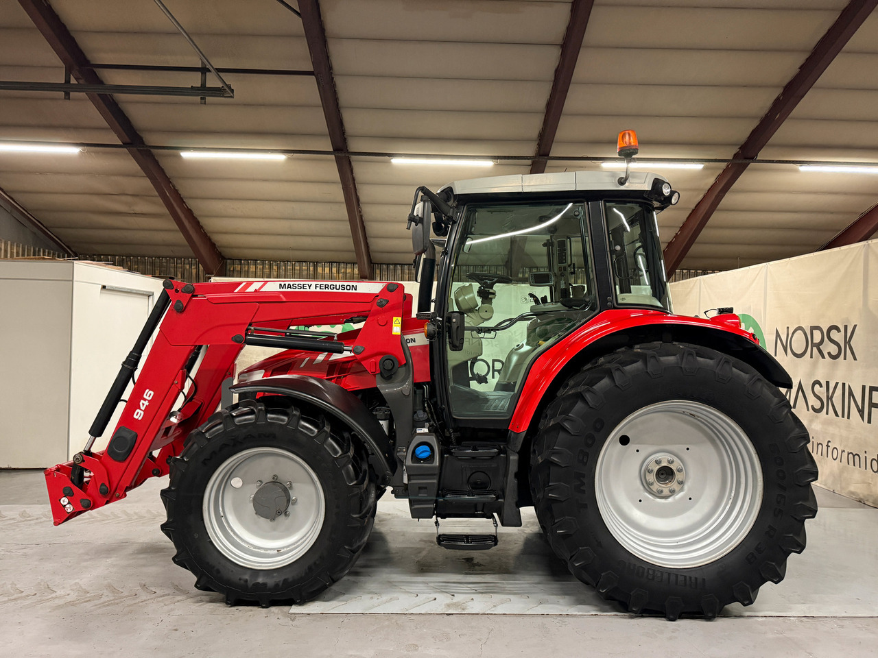 Massey Ferguson 5613 Dyna 4 - Traktor: slika 2 Massey Ferguson 5613 Dyna 4 - Traktor: slika 2